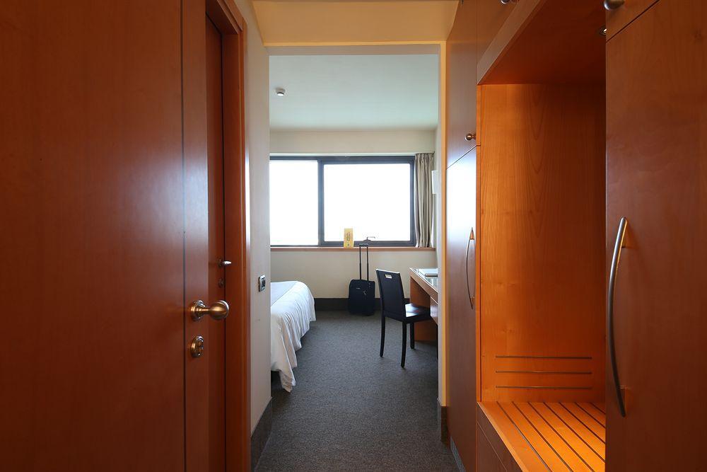 B&B Hotel Pisa Airport Bagian luar foto